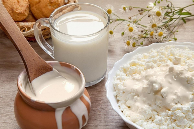 Как приготовить сыр в домашних условиях из молока и сметаны